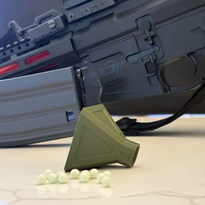 Pistolet Blaster à Chargeur Rapide Grande Capacité avec Adaptateur Entonnoir pour Remplissage Rapide de Balles en Mousse et Fléchettes