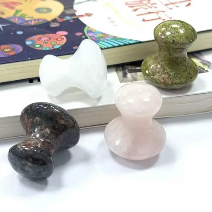Pierre de massage en cristal de guérison en forme de champignon