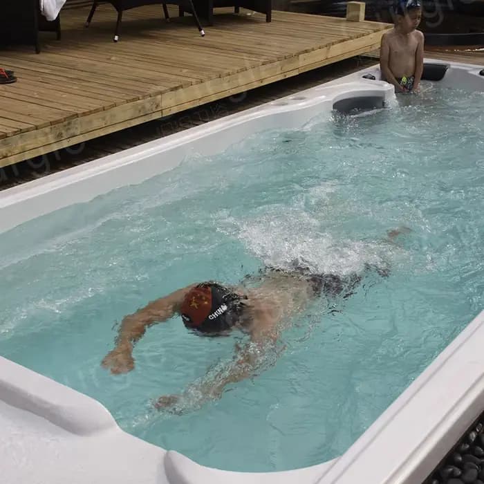Piscine de nage extérieure sur mesure de 7,5 m, spa jacuzzi pour jardin et usage commercial