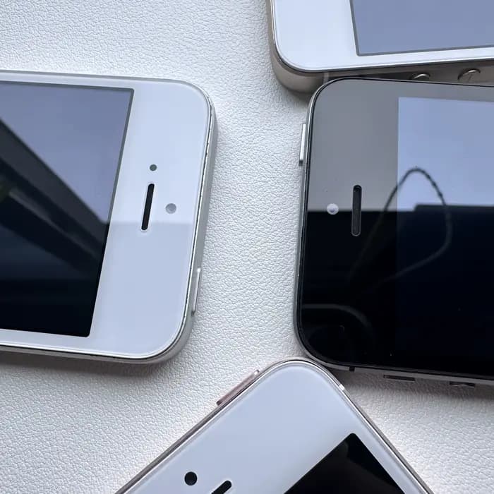 100% Original iPhone SE téléphone portable 16/32/64/128GB ROM 2GB RAM 4.0 "iOS A9 Touch ID 12MP débloqué double cœur Smartphone