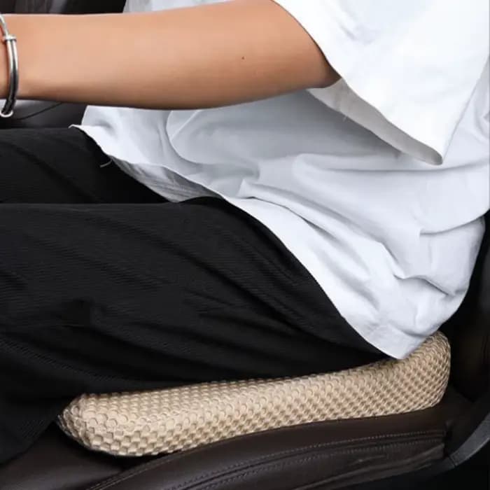 Coussin de siège de voiture rehausseur de 6 cm en mousse à mémoire de forme inclinée