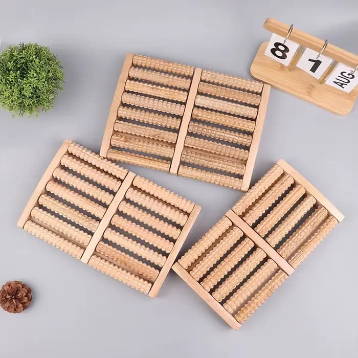 Rouleau de massage pour les pieds en bois