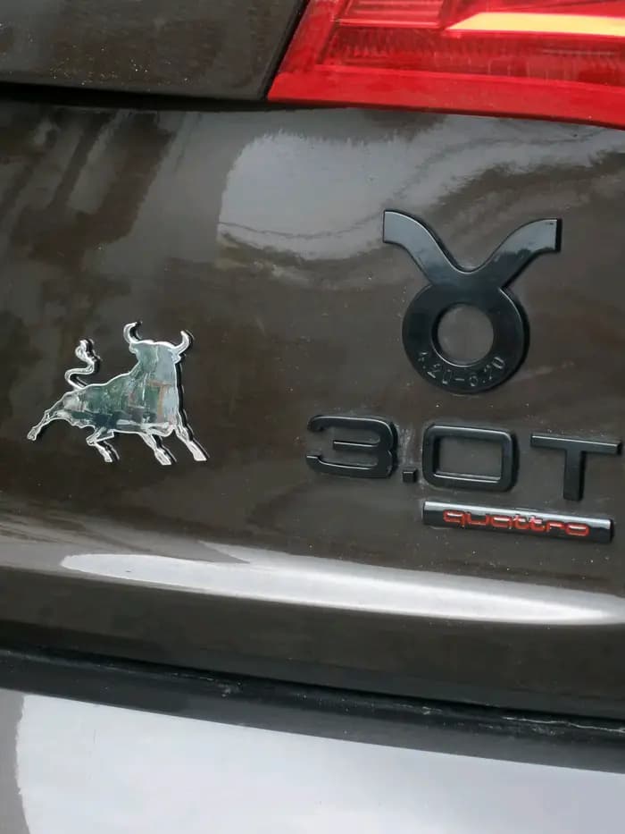 Décoration de voiture CAW, emblème 3D chromé de taureau de combat espagnol, accessoires argentés de qualité, badge auto-adhésif en plastique ABS
