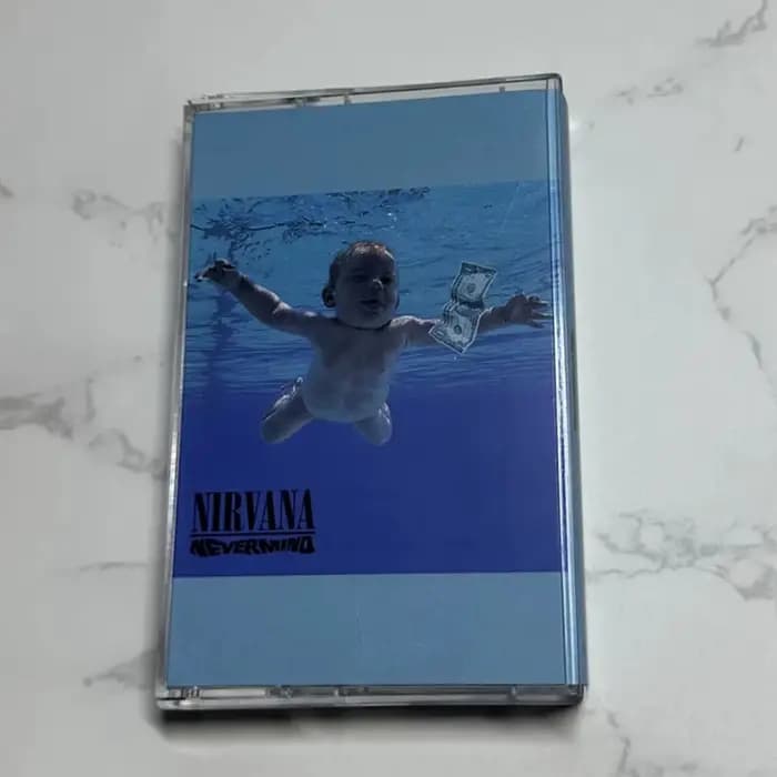 Cassette audio vintage de rock alternatif, son analogique Hi-Fi, option de collection musicale rétro pour collection personnelle
