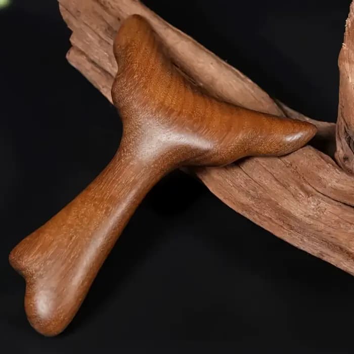 1 outil Gua Sha en bois de santal doré en forme de queue de poisson