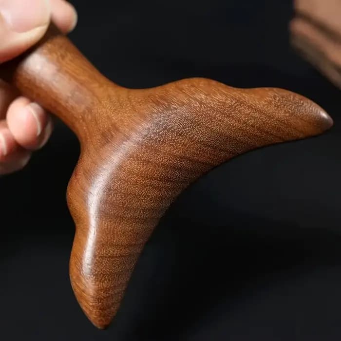 1 outil Gua Sha en bois de santal doré en forme de queue de poisson