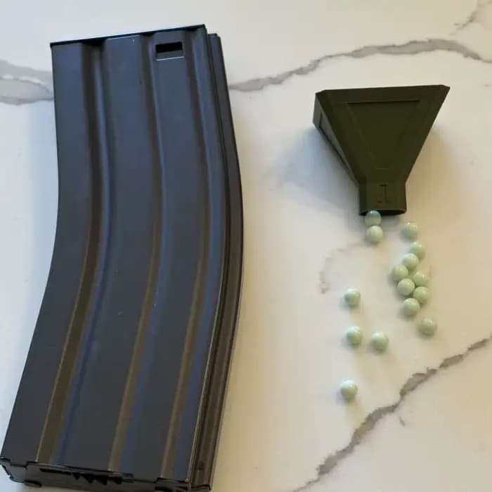 Pistolet Blaster à Chargeur Rapide Grande Capacité avec Adaptateur Entonnoir pour Remplissage Rapide de Balles en Mousse et Fléchettes