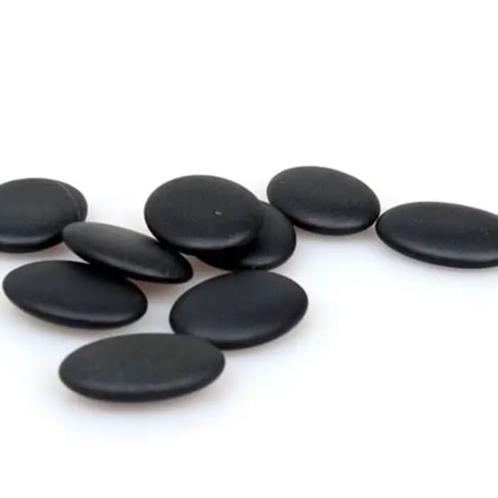 Ensemble de pierres naturelles de massage au charbon chaud