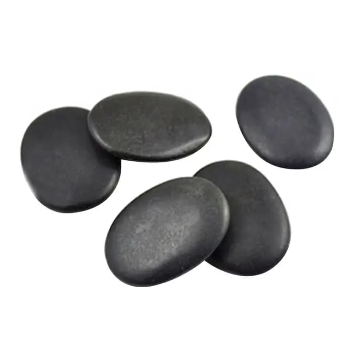 Ensemble de pierres naturelles de massage au charbon chaud