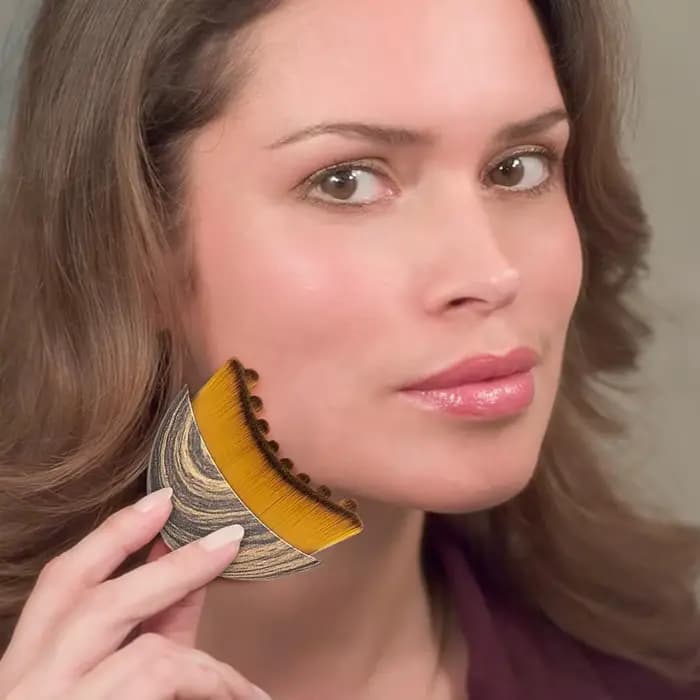 Une brosse de massage lymphatique pour le visage et le corps peut soulager la fatigue et est un choix essentiel pour les femmes soucieuses de leur beauté.