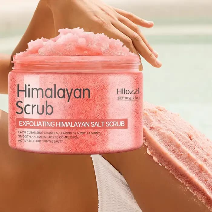 Le gommage au sel de l'Himalaya nettoie la peau