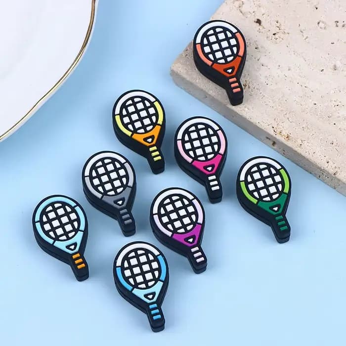 Nouvel amortisseur de chocs en silicone multicolore en forme de raquette de tennis, accessoires de sport durables pour le tennis, le squash et le badminton